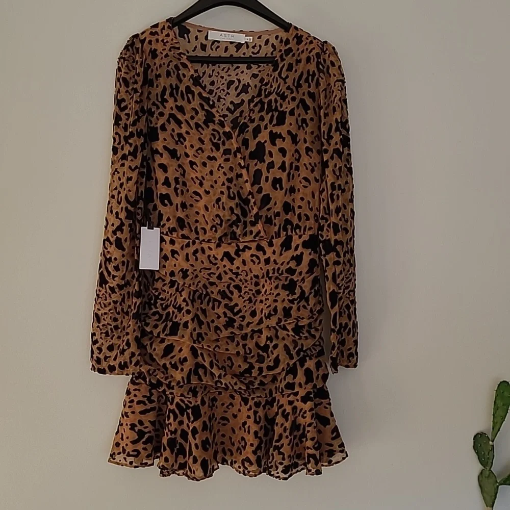 ASTR The Label Nikita Burnout Leopard Print Ruched Mini Dress Med NWT Mob Wife - Picture 3 of 14